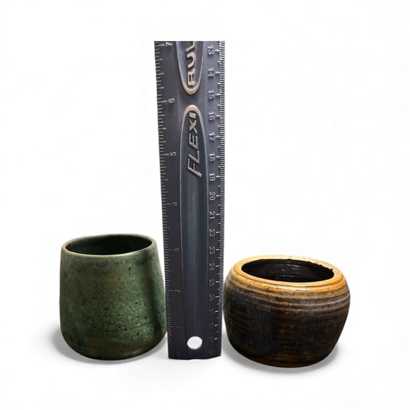 Lot of signed Studio Pottery Bowl, Shakers,Lidded Bowl,2 pots handcraft artisans - Picture 5 of 14